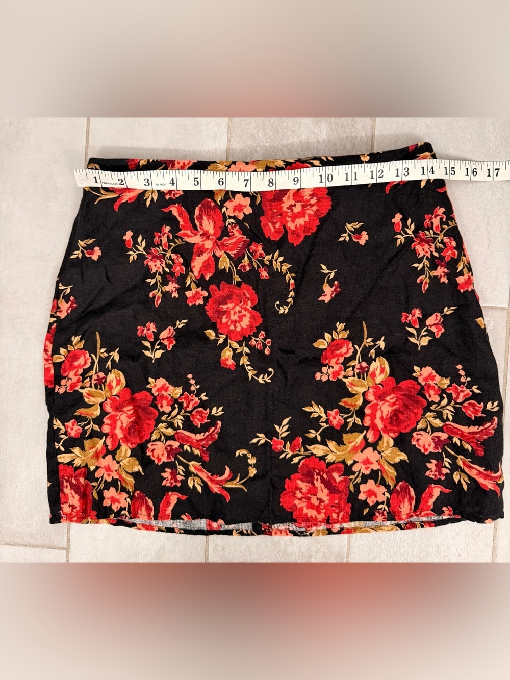 Reformation Vancouver Floral Linen Mini Skirt Red & Black Size 6 - Picture 5 of 7